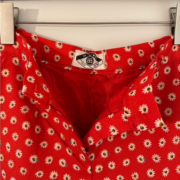 VINTAGE CREPE DAISY PRINT MINI FLARE CROP PANTS - Picture 6 of 7